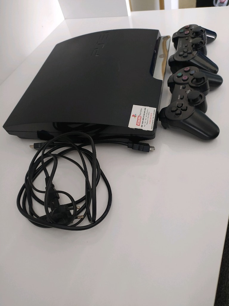2. el PlayStation 3 slim - 2