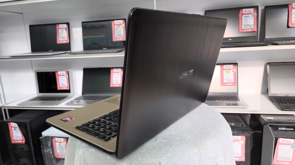 ABT BİLİŞİM – ASUS i5-8250U 12 GB RAM 240 GB SSD MX110 2 GB 15.6" - 8