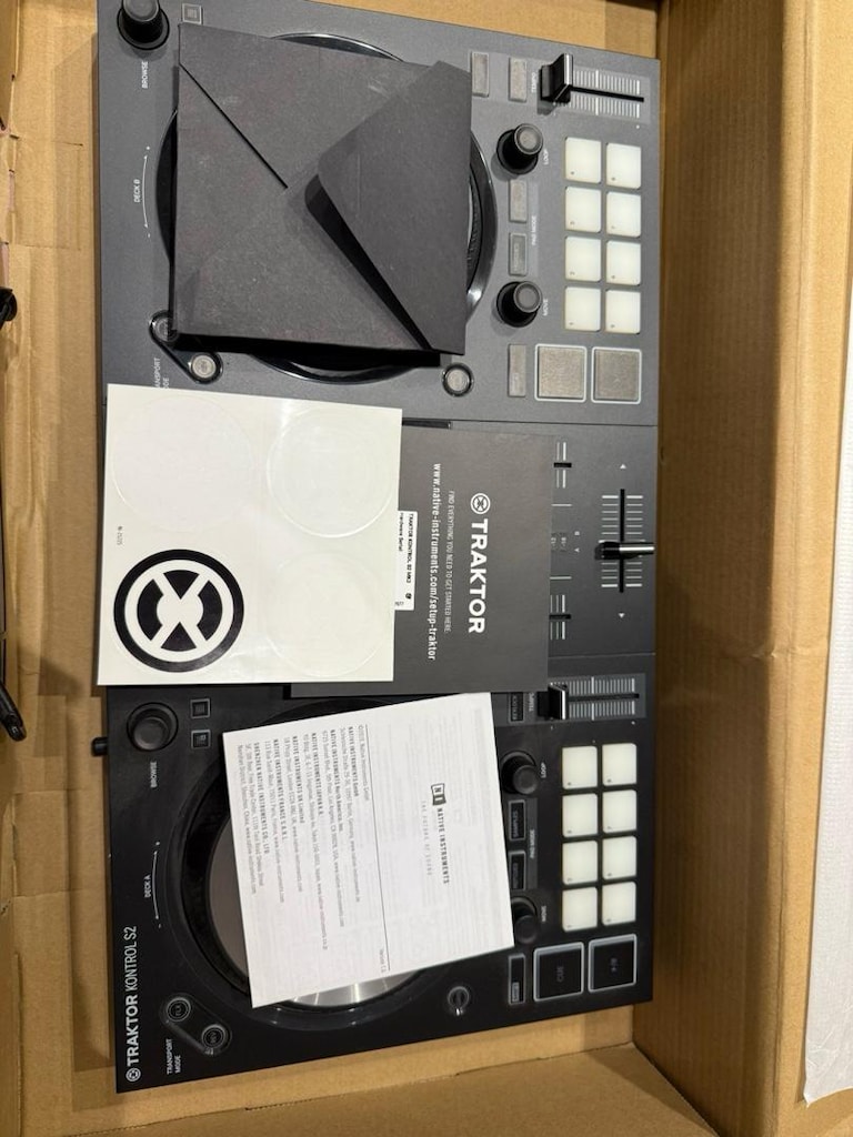 Traktor Kontrol S2 MK3 DJ Setup - 5