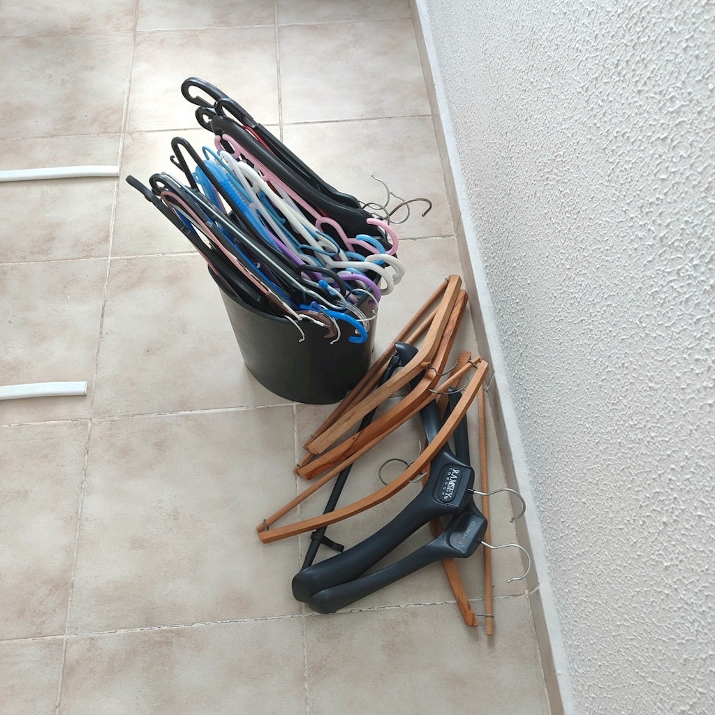 Elbise askısı tahta plastik ve çelik tel karışık - 3