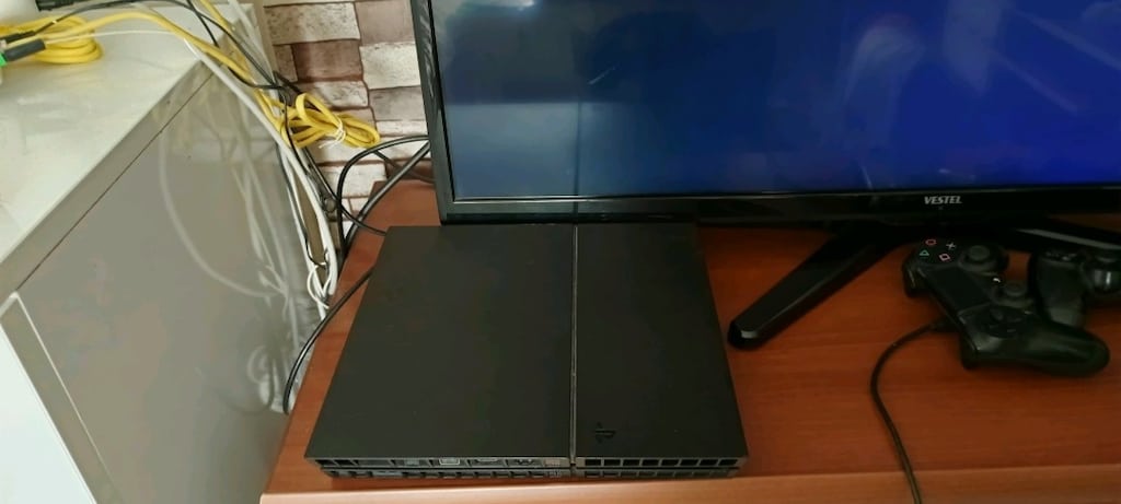 PS4 + 2 KOL + 3 OYUN - 15