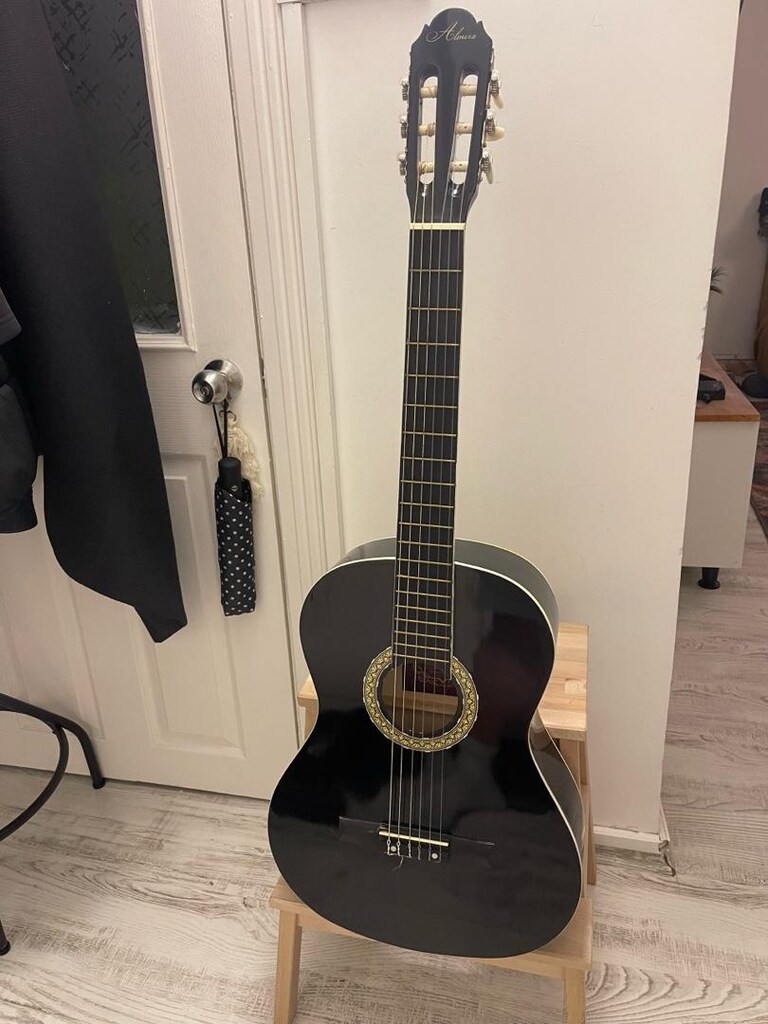 klasik gitar tertemiz Almira