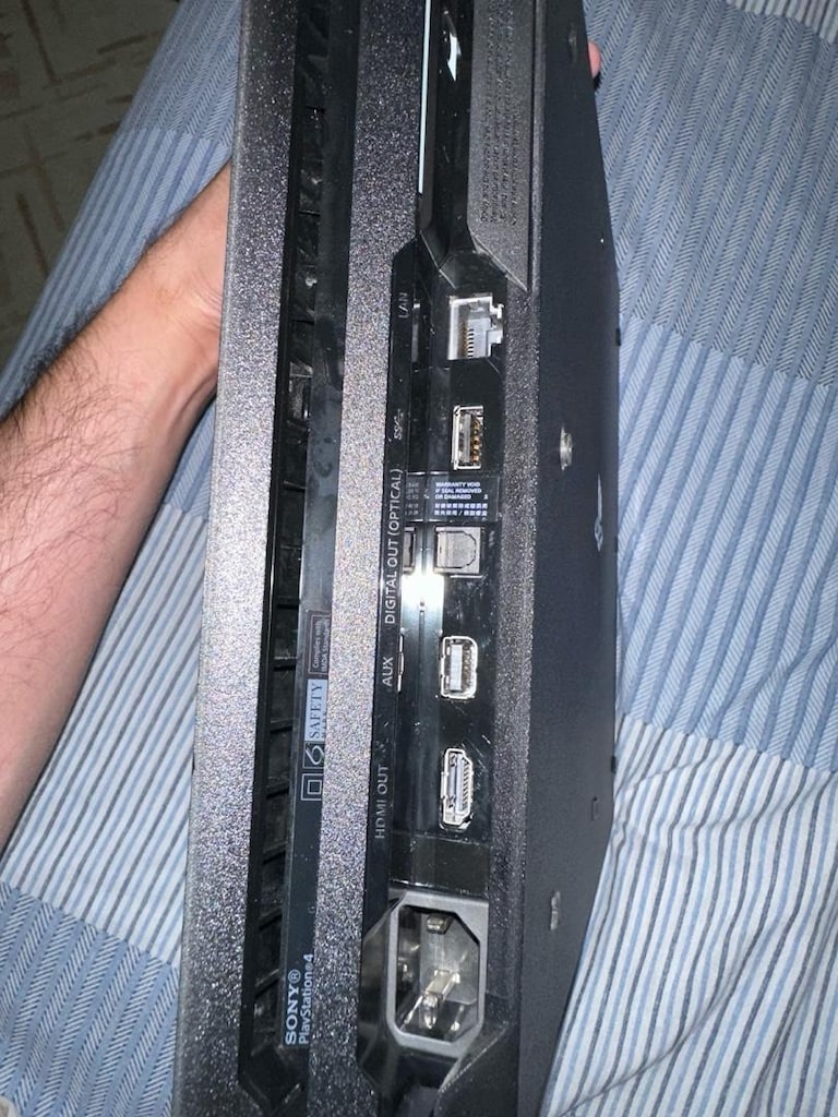 PS4 Pro 1 TB - Temiz Cihaz - Kutu açılmamıştır. - 15