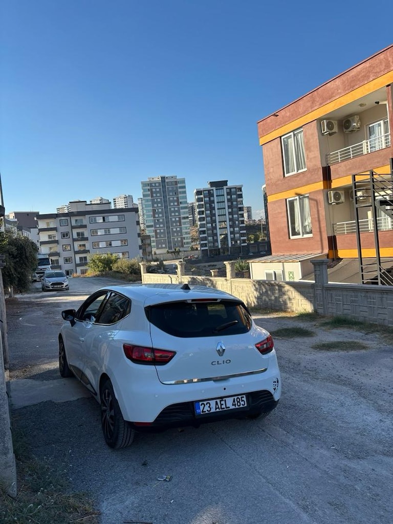Beyaz Renault Clio - 3