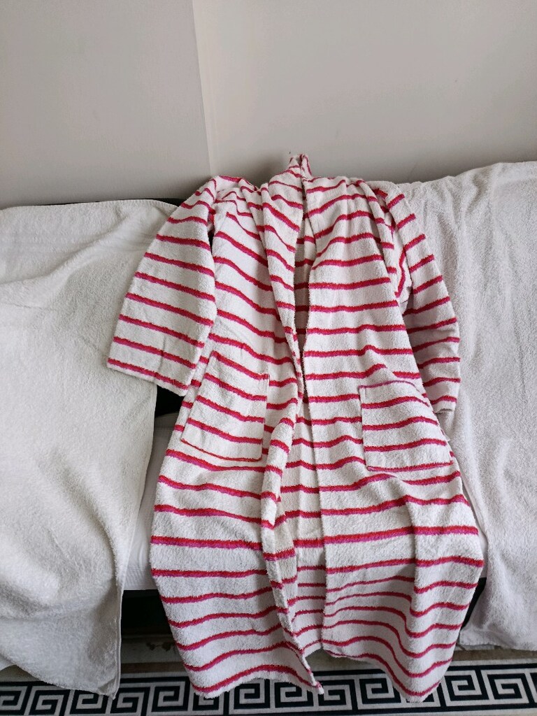 3 parça bornoz iki büyük havlu temiz yıkanmış paketli az kulanıldı - 2