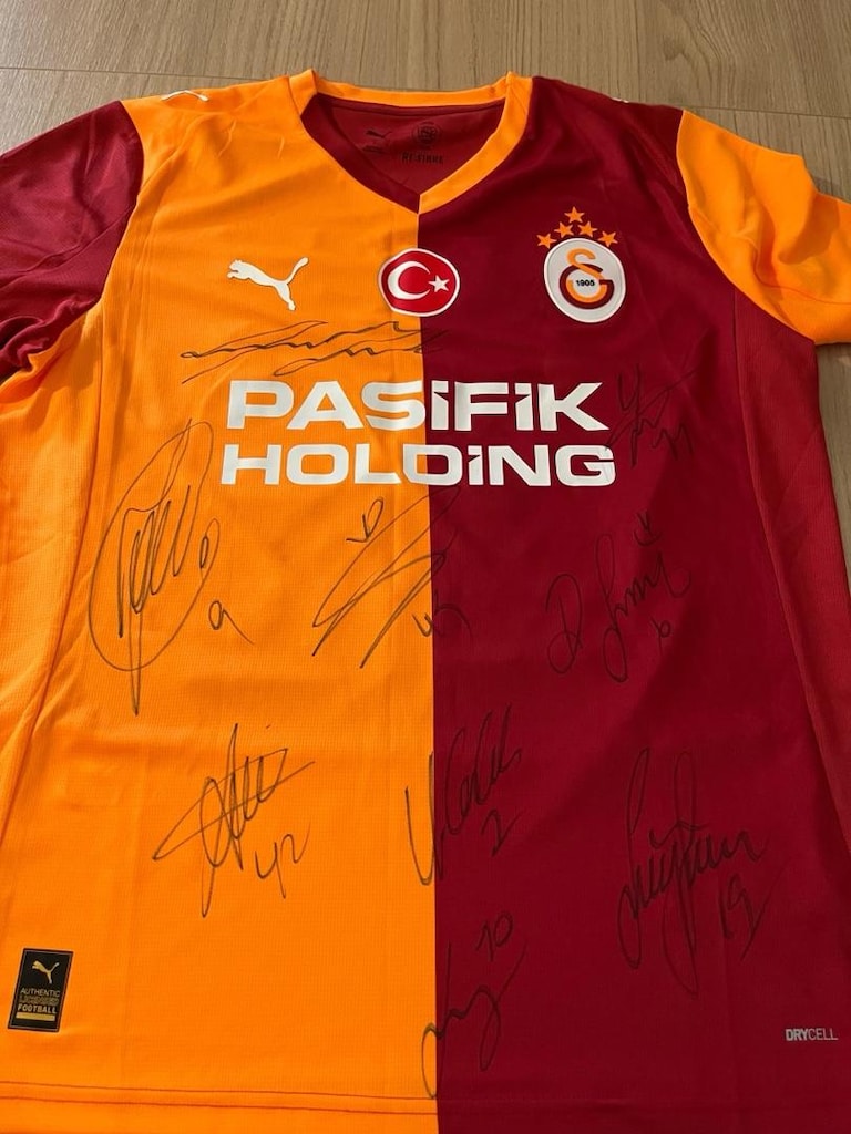 Galatasaray 2025-26 Takım İmzalı Forma | Koleksiyonluk