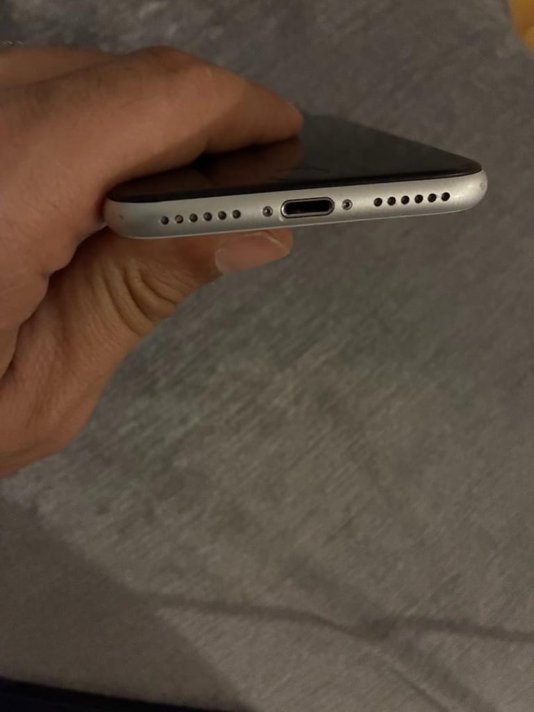 İPHONE SE 2.NESİL 128GB - 7