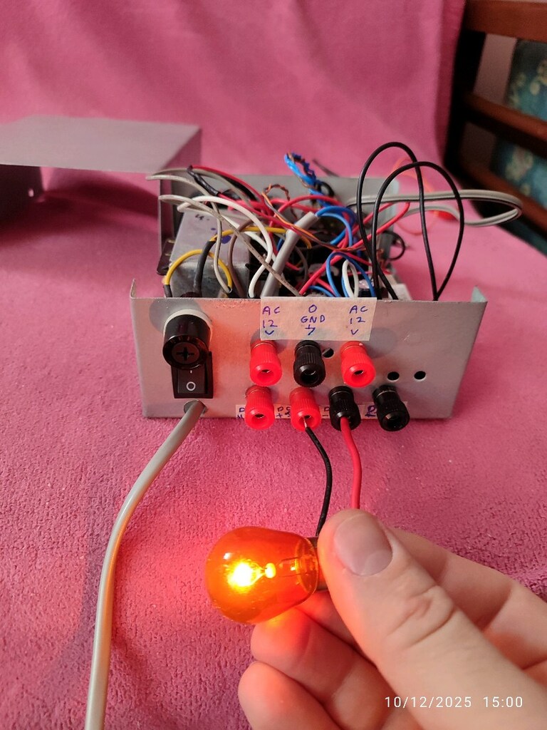 ayarlı0 11 volt kısadevre korumalı göstergeli güç kaynağı 900tl - 13