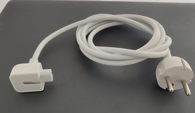 Apple adaptör uzatma kablosu (orjinal sıfır) 185 cm.
