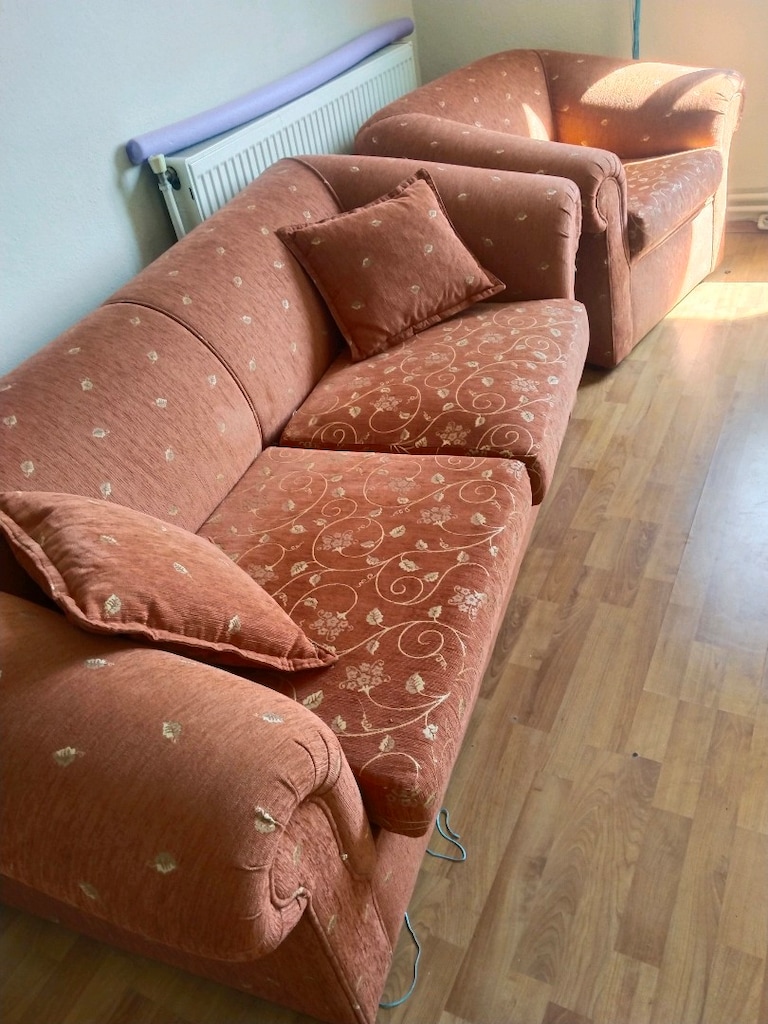 2 adet büyük olmayan üçlü koltuk 1 adet tekli koltuk Buca - 2