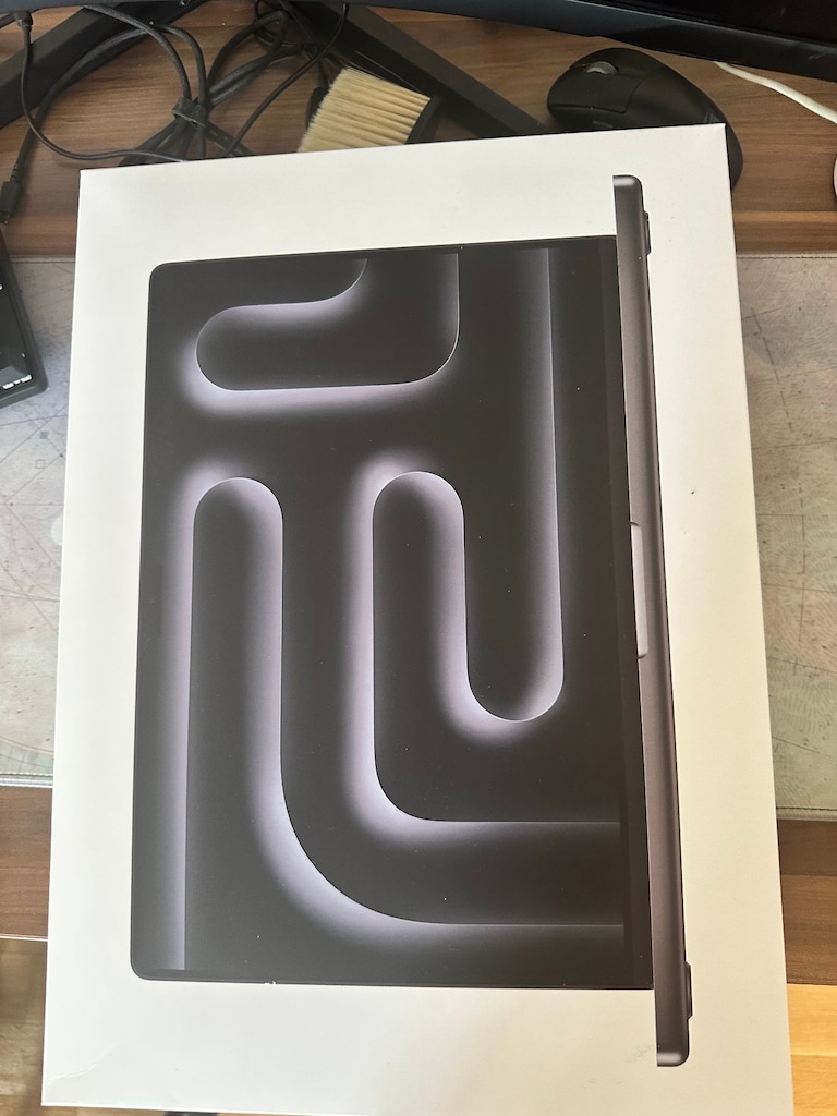 Apple MacBook Pro 16" M5 Max – 18 CPU / 40 GPU / 48 GB RAM / 2 TB SSD - 3