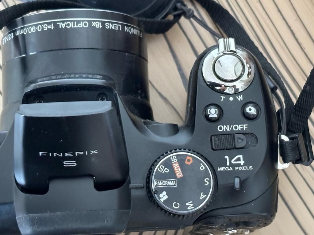 FUJIFILM FİNEPİX S 2980 FOTOĞRAF MAKİNASI-KAMERA + 8GB HAFIZA KARTI - 3