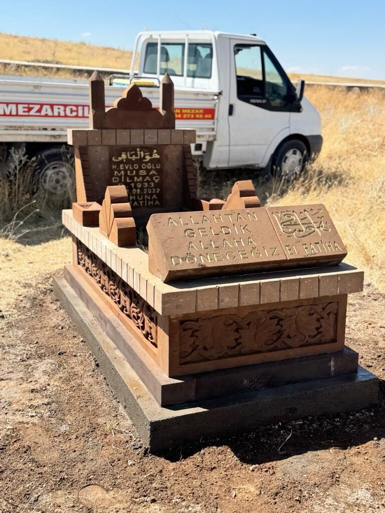 AHLAT TAŞINDAN DESENLİ MİNARELİ MODEL - 4