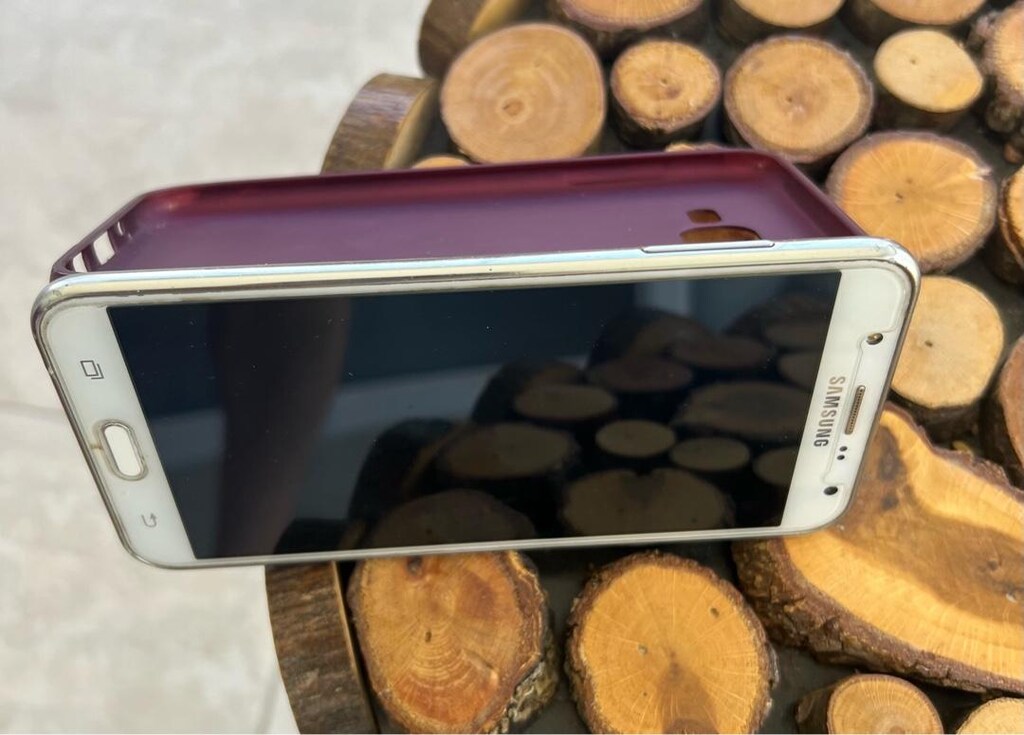 Samsung Galaxy J700M - 2