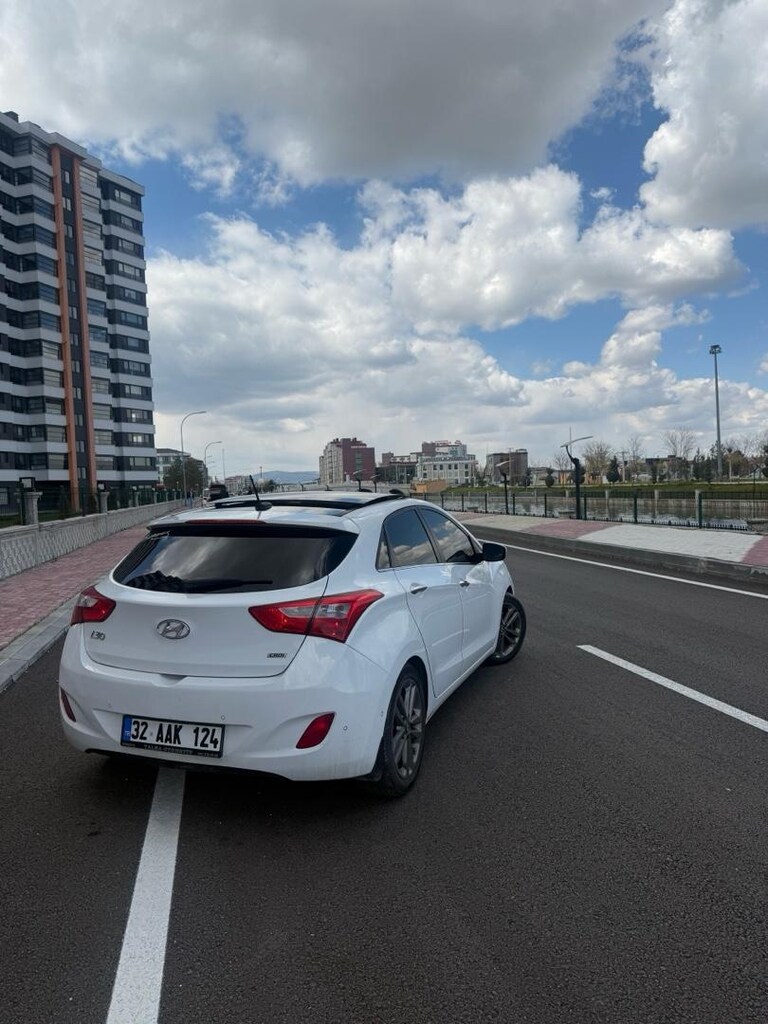 Sahibinden 2015 model HATASIZ BOYASIZ OTOMATİK HUNDAİ İ30 Ful paket - 6
