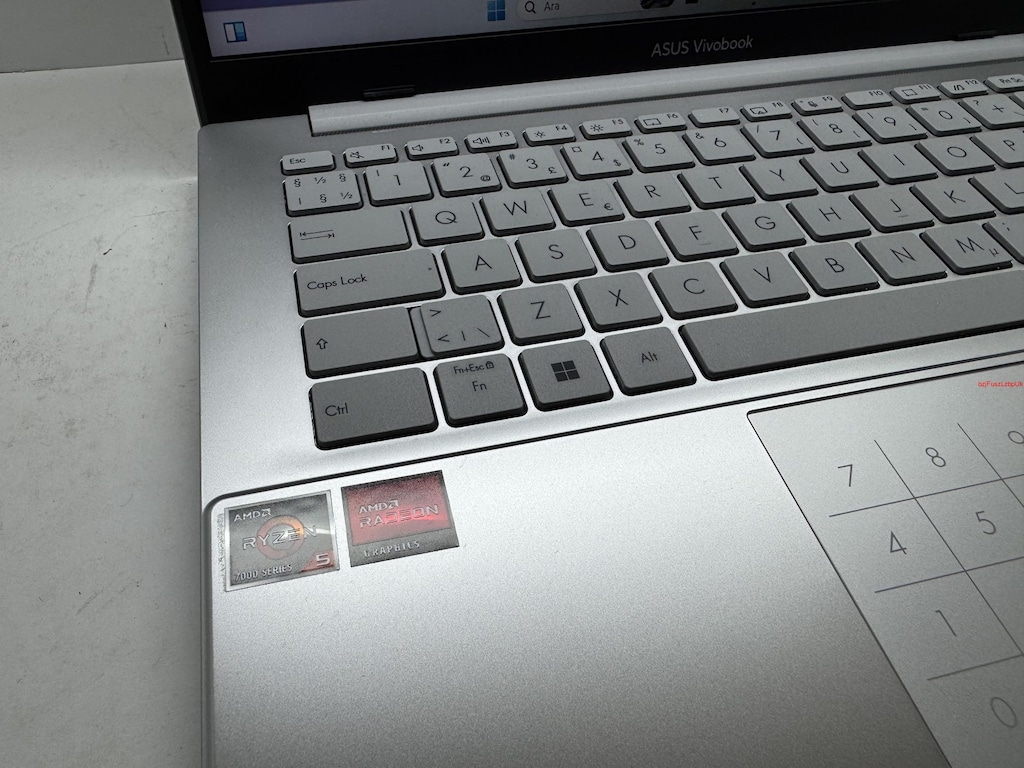 ASUS VİVOBOOK AMD RYZEN 5 İŞLEMCİ 8 GB RAM 512 M2SSD - 3
