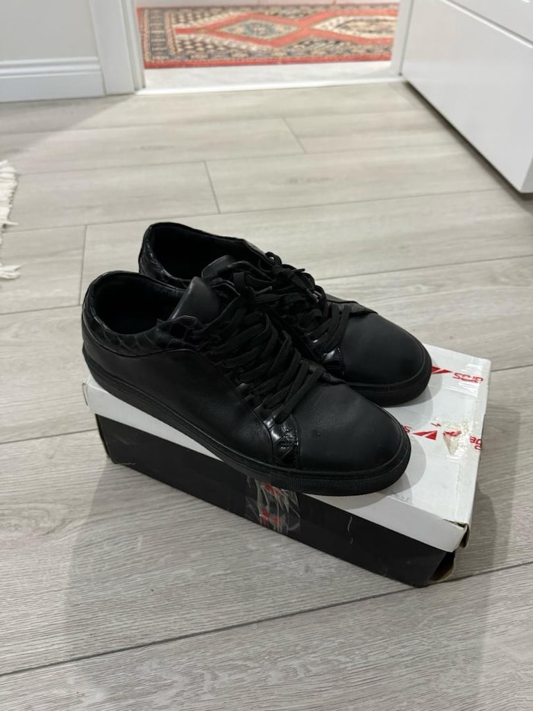 İnci sneaker