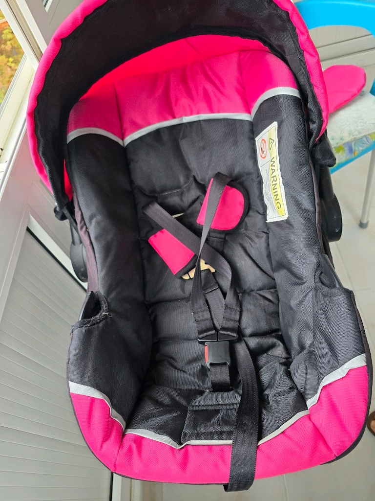 Pembe ve Siyah Araba Koltuğu - 3