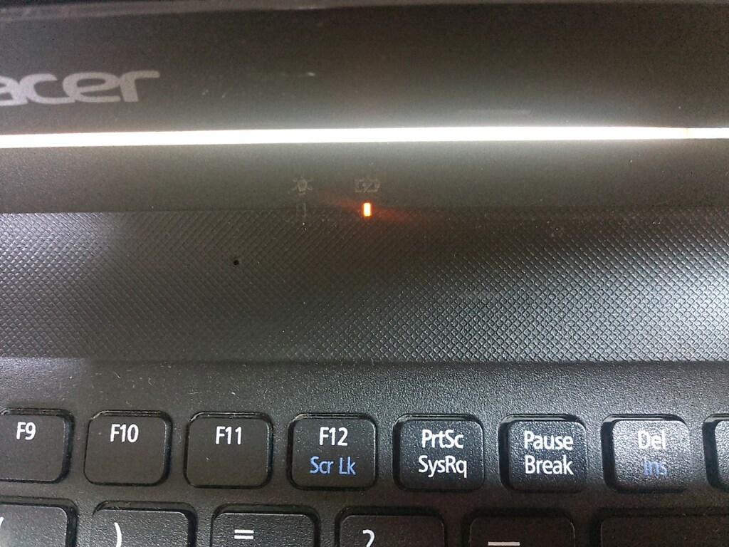 Acer laptop açılır gibi oluyor kapanıyor ekran yok - 8