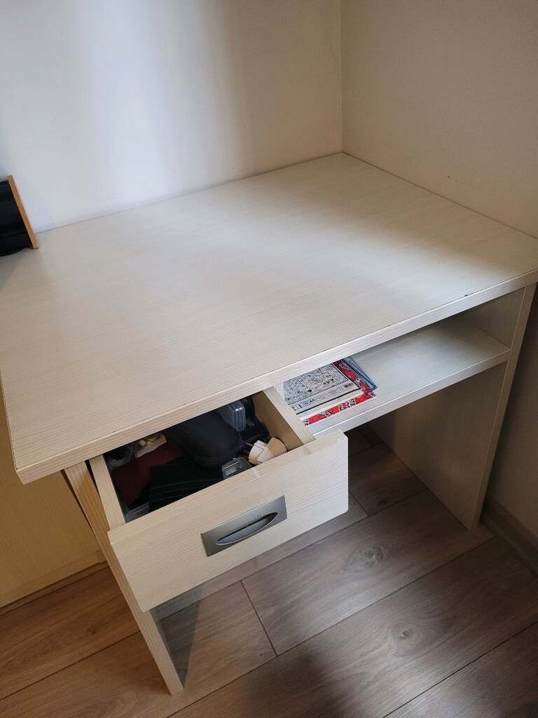 Acil satılık özel yapım masif ahşap çalışma masası,kitaplık ve raf. - 4