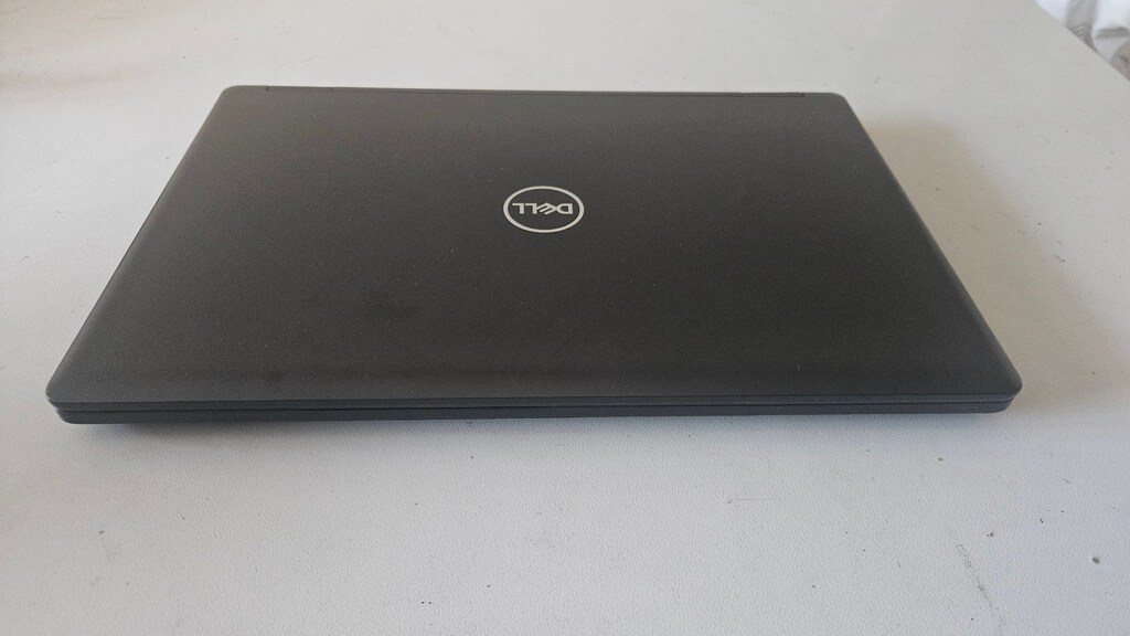 Dell Latidute 5590 İ7 8.Nesil 8 GB Ram 512 GB SSD 15.6" FULL HD - 3