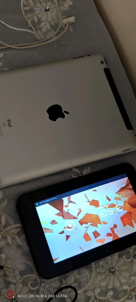 iki adet tablet - 2