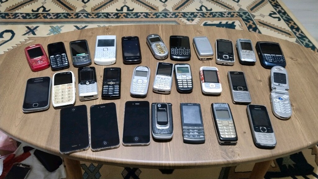 Nostaljik cep telefonları 28 adet vardır