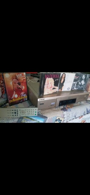 SONY DVD CD CALAR TEMIZ FAAL ORJINAL KUMANDA LI PAZARLIKSIZ.