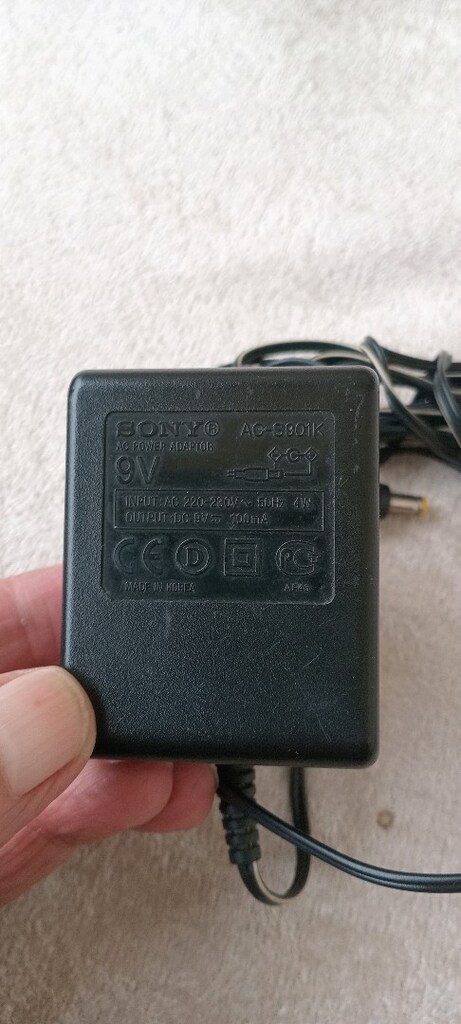 Sony orijinal şarj aleti 9V - 3