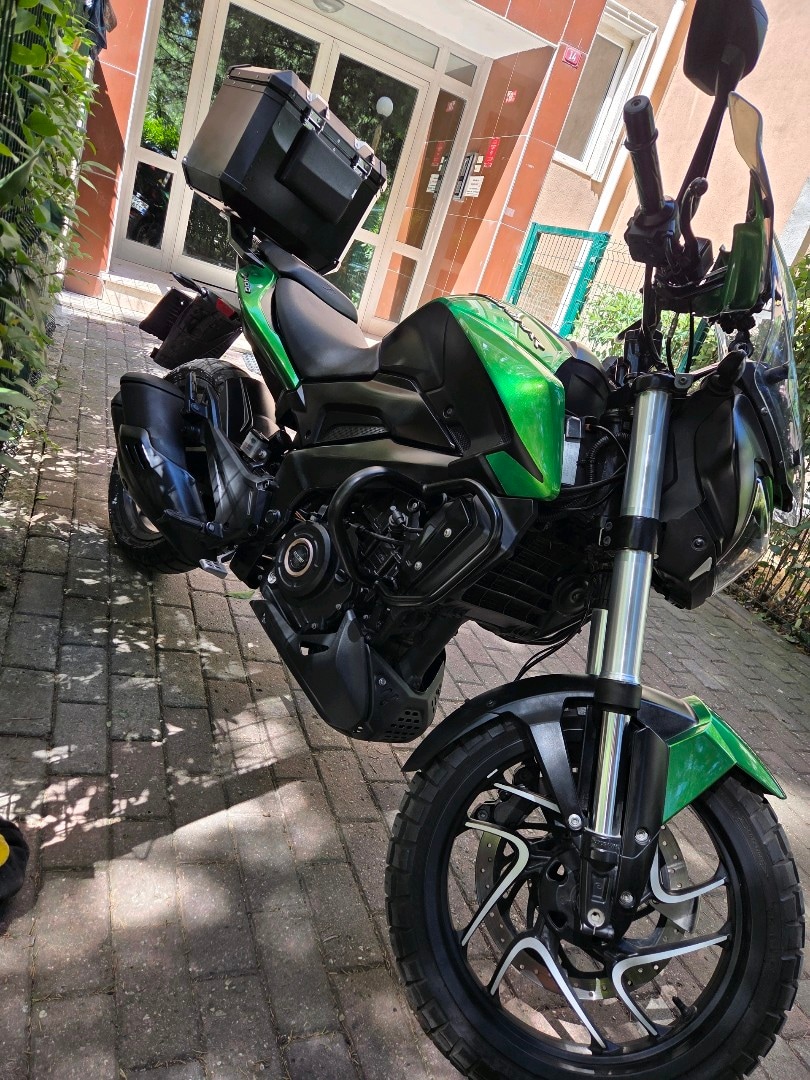 BAJAJ DOMINAR 400 UG 2023 MODEL TEMİZ VE HASARSIZ çantali veya cantasi - 3