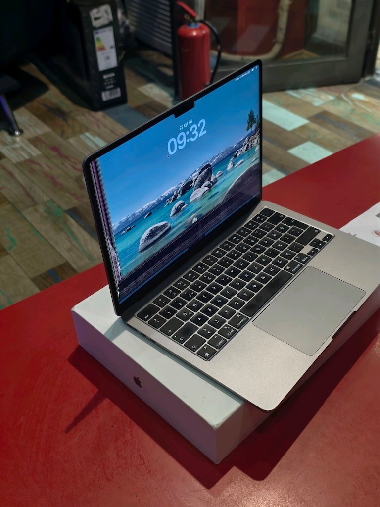 Macbook Air M3 8/256 Ekran Piksel Sorunu Harici Sıkıntısız - 4