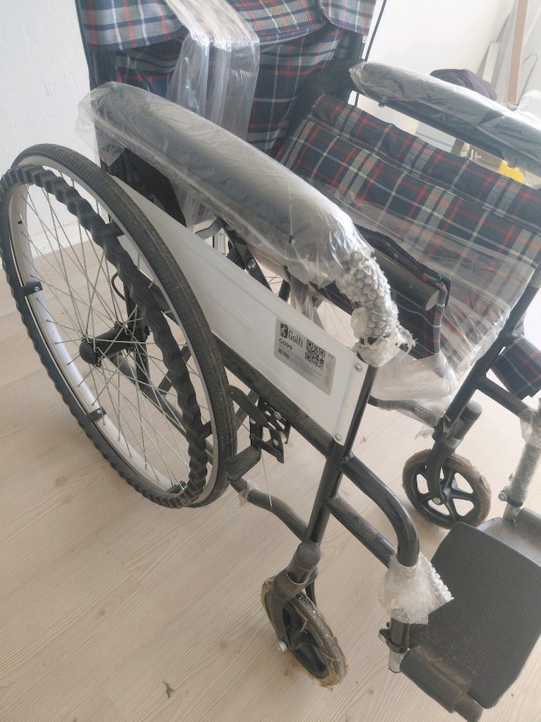 Tekerlekli Sandalye Refakatçi Frenli - 3