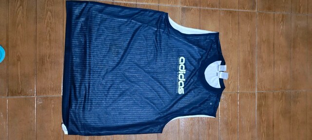 Adidas orijinal tshirt..
