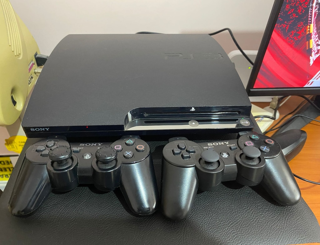 PS3 / SONY Playstation 3 Slim 320 GB +2 KOL +22 OYUN - 2