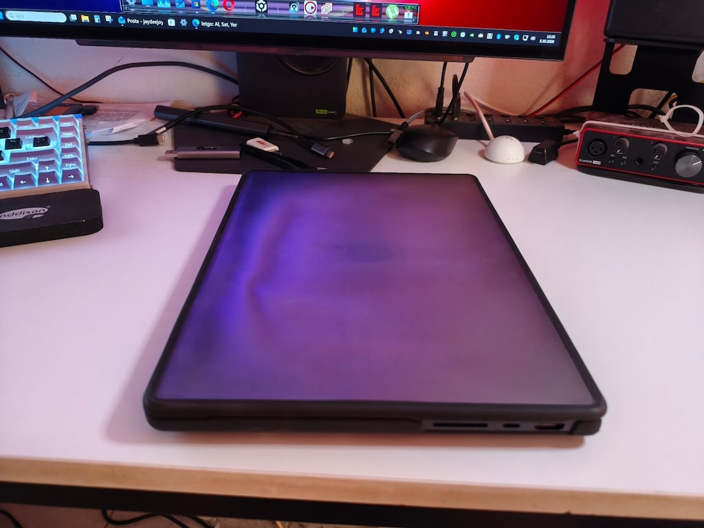 Apple MacBook Pro M5 16GB RAM 512GB SSD macOS 14 inç Uzay Siyahı - 5