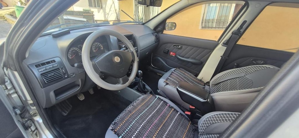 2010 model fiat albea - 5