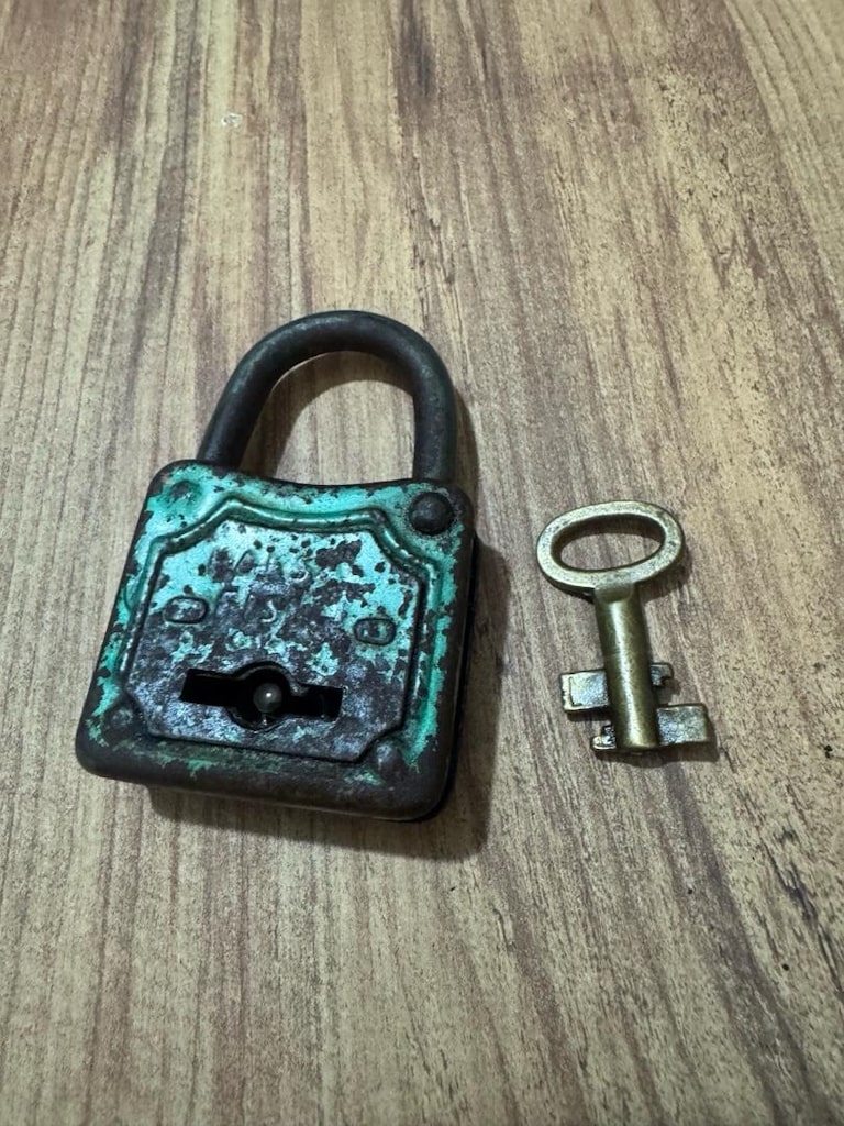 Antika Osmanlı / Doğu Tipi Bronz Gövdeli Kilit ve Anahtarı - 3