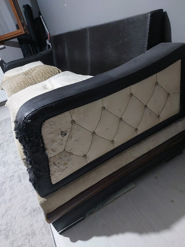 3 lü koltuk.. çok sağlam rahat büyük sadece yanlarda kedi tırmalama va - 4