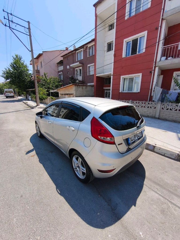 Ford Fiesta 165 binde Tramersiz Tek Çamurluk Degisen - 3