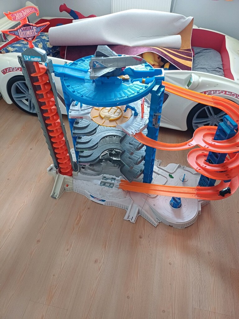 HOTWOHEELS ULTİMATE DEV OTOPARK GARAJ OYUNCAK