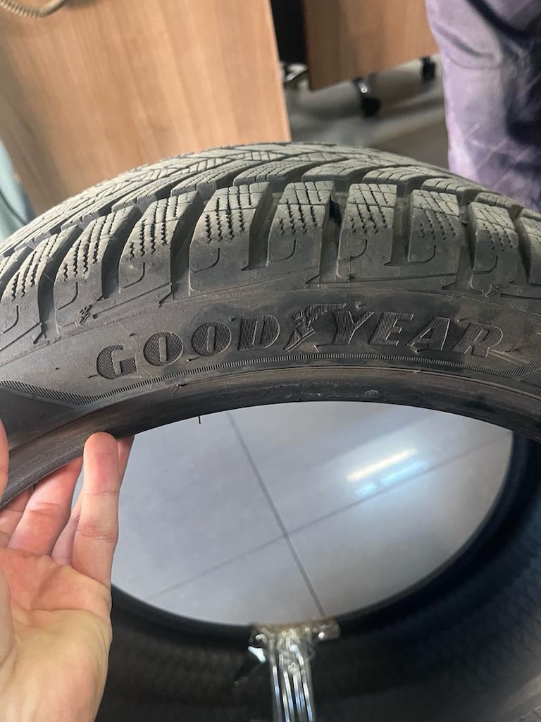 Goodyear kış lastik 235 40 18 - 3