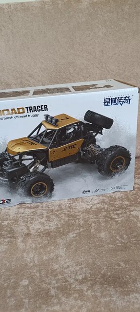 Uzaktan kumandalı 4x4 arazı arabası