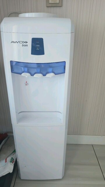 awox tron 3 musluklu su sebili. çok çok temiz. çok az kullanıldı.