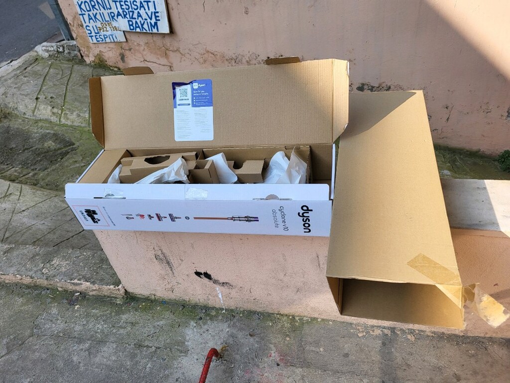 Dyson v10 absolite boş kutu 275 tl - 4