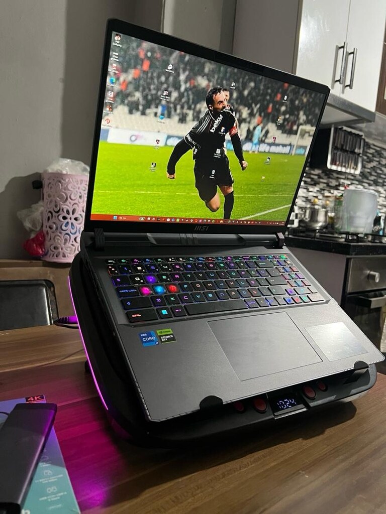 MSI RTX4080 gp-68hx Laptop - 10