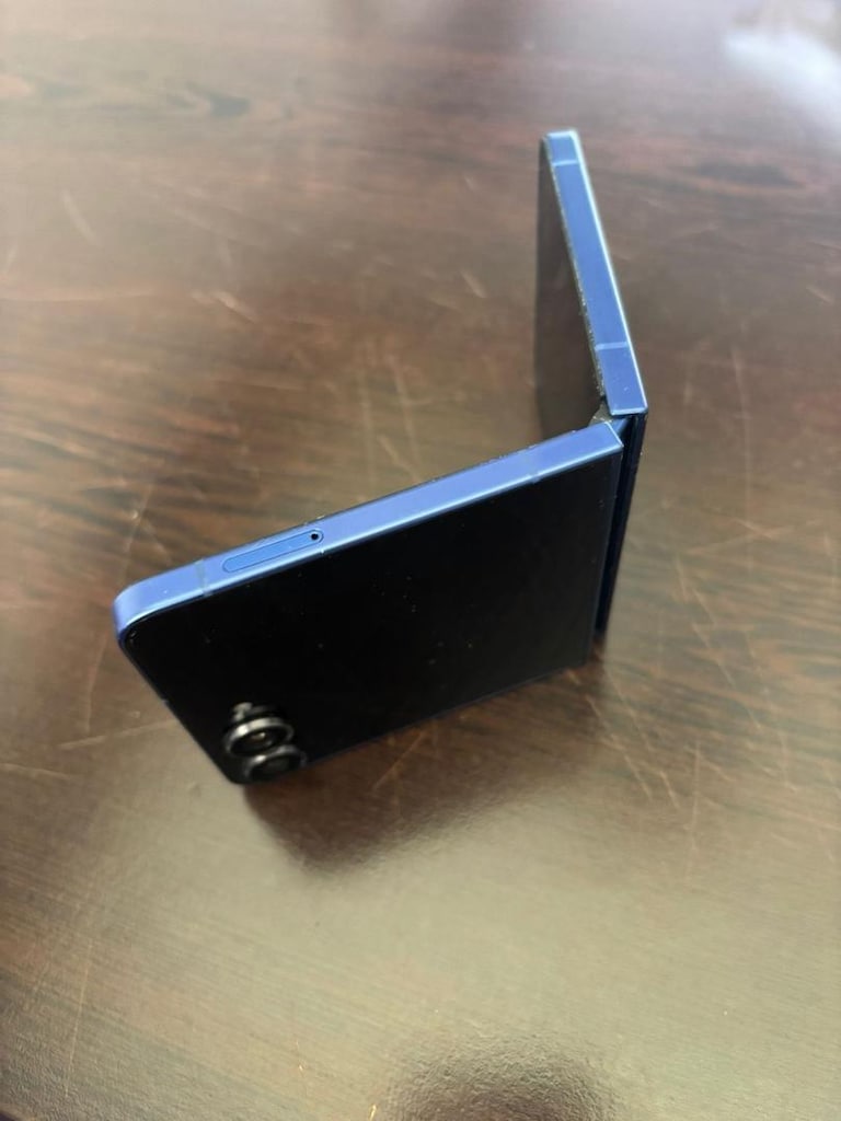 Samsung Galaxy Z Flip7 - 3