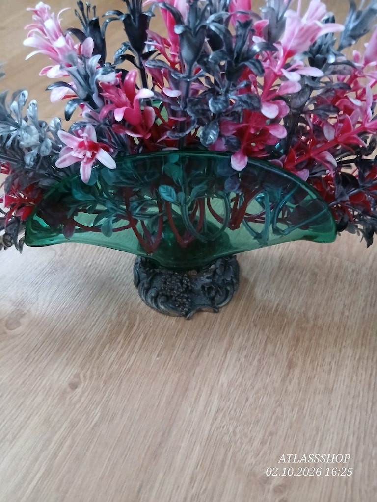 #Yelpaze formunda #yeşil #cam #vazoya sahip, #melek figürlü dekoratif - 2