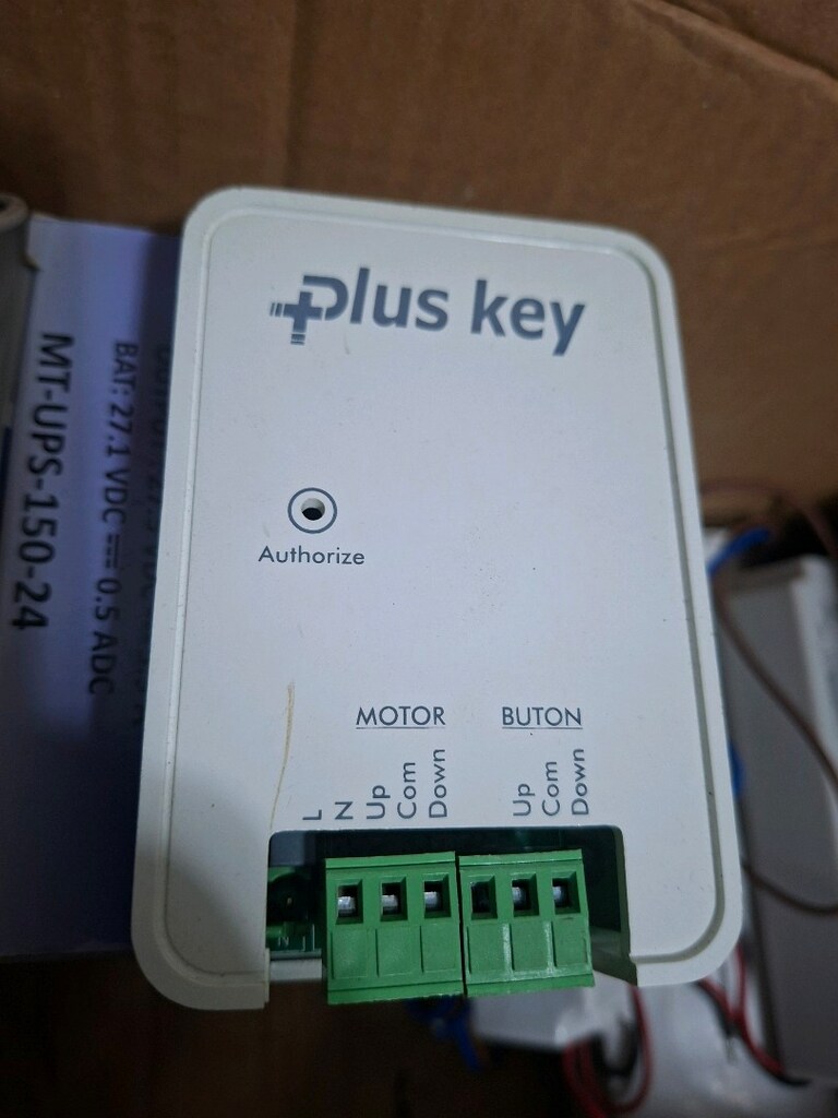 Plus key Input: 220 V~ACPower: 1100 VA~ACRF : 2.4 Ghz - Transceiver - 2