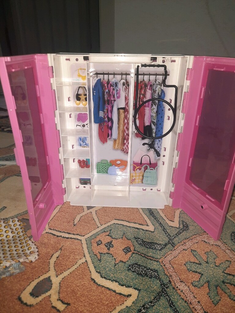 barbie bebek gardolabi - 2