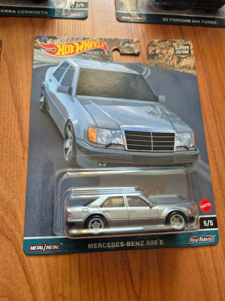 Hot Wheels premium realriders Car Culture Canyon diecast set - 6